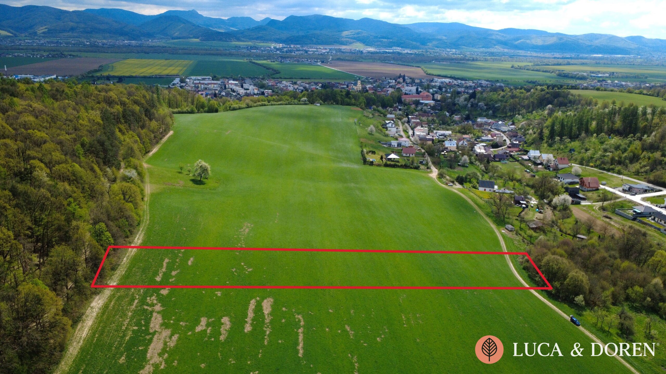 2647773911_6ab3a84be0a18 Na predaj | Investičný pozemok | Pruské | 5106 m² | Nádherné výhľady na Vršatské bralá – Obrázok 1