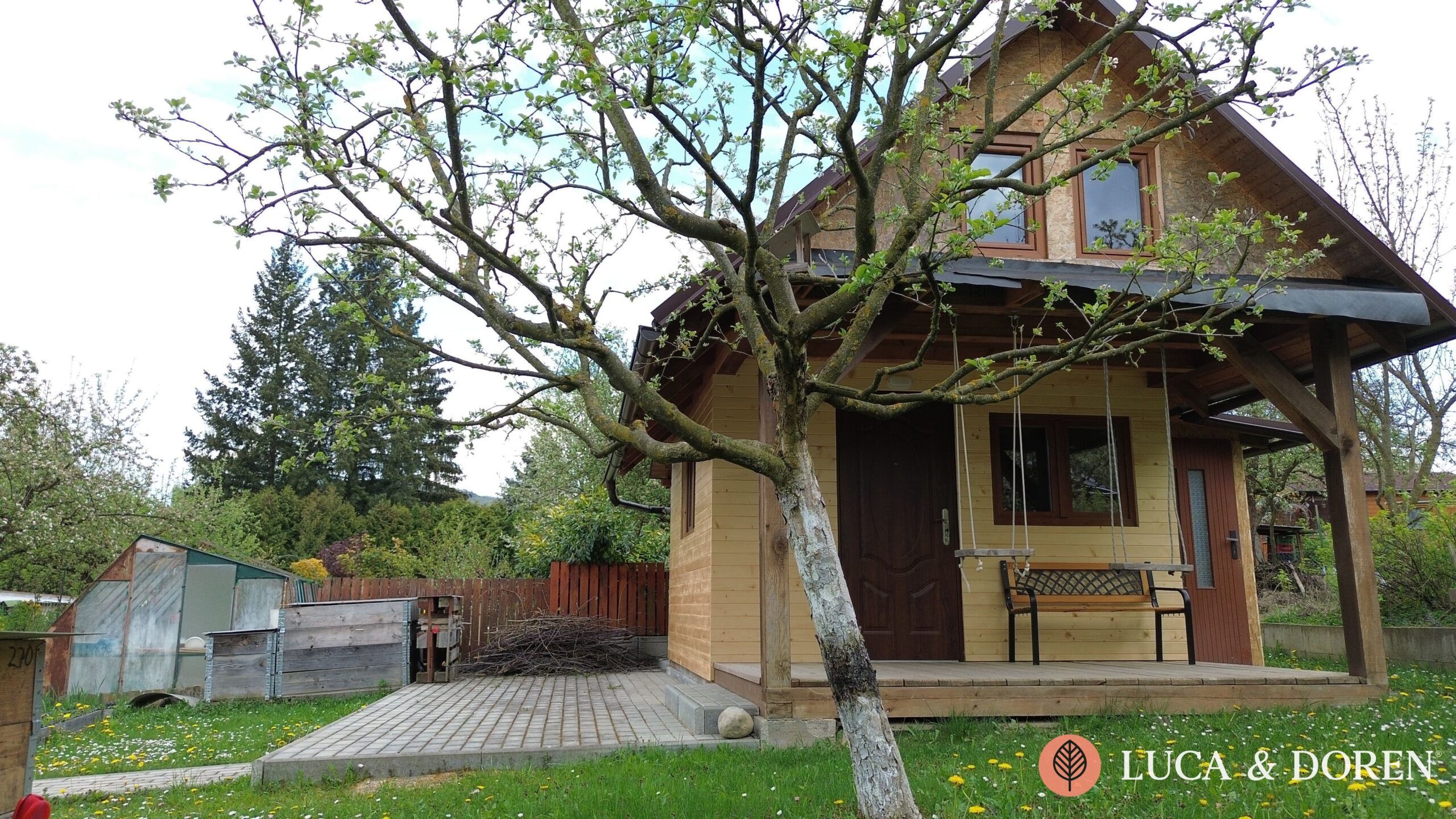 2441036268_6ab6cb071dcad Na predaj | Novostavba chaty | Nová Dubnica | 203 m² | Výborná lokalita – Obrázok 1