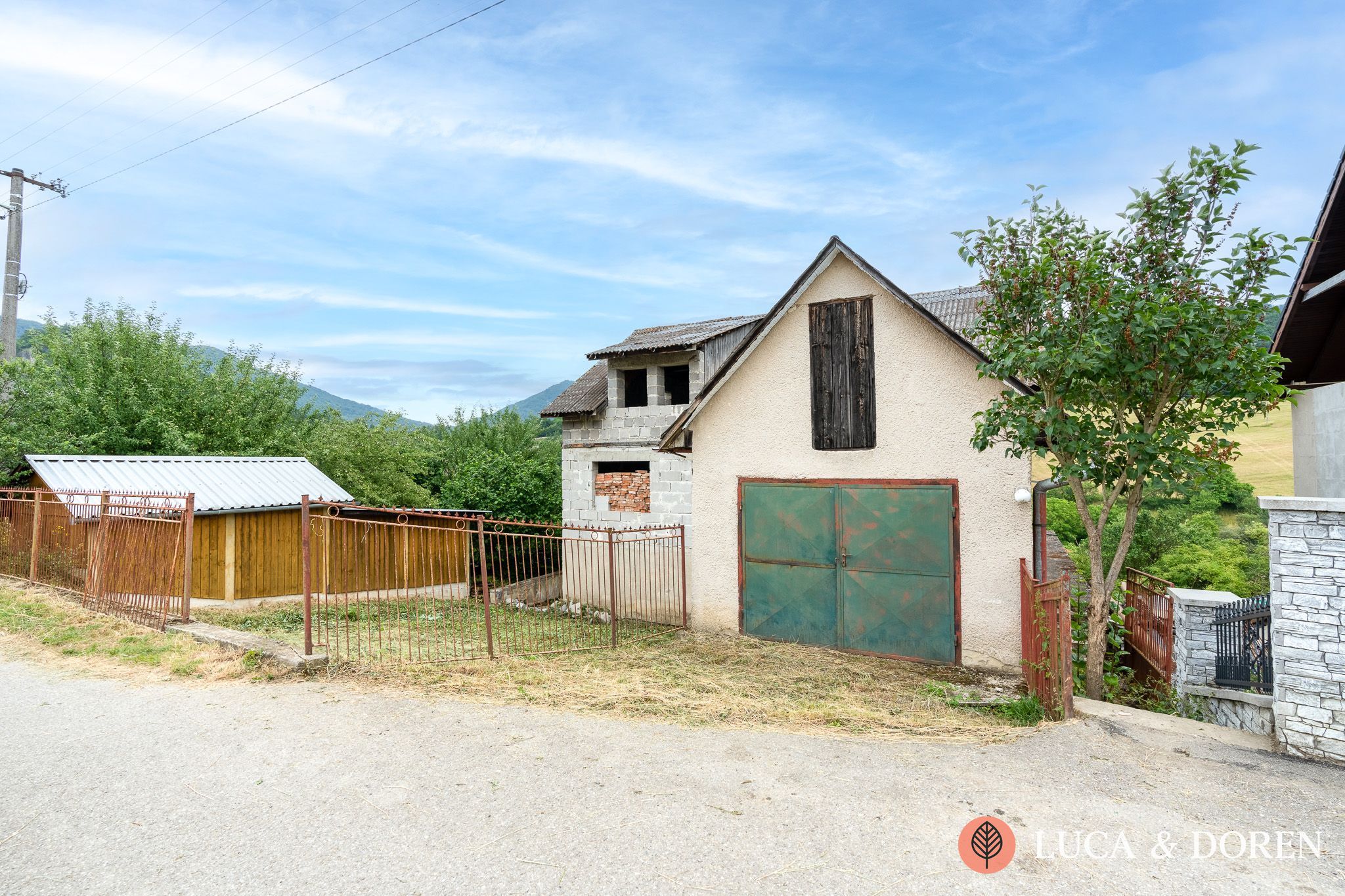 4281330262_6a54916766b77 Na predaj | 3-podlažný rodinný dom vo výstavbe | Malé Košecké Podhradie | 1 178 m² – Obrázok 1