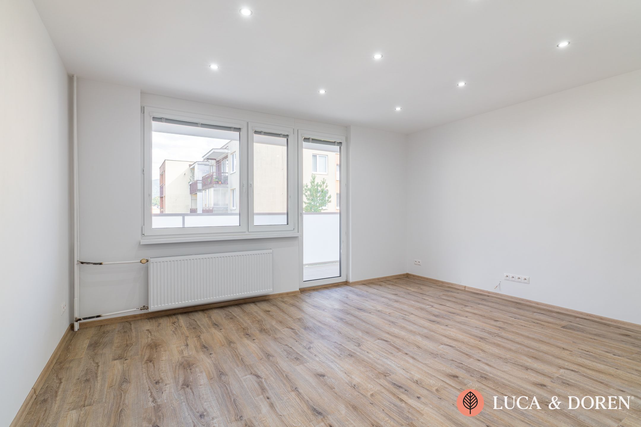 843158782_6a8d902f4daae NA PREDAJ | 2-IZBOVÝ BYT | TR. TEPLICE | 46M²+ BALKÓN| KOMPLETNÁ REKONŠTRUKCIA – Obrázok 1