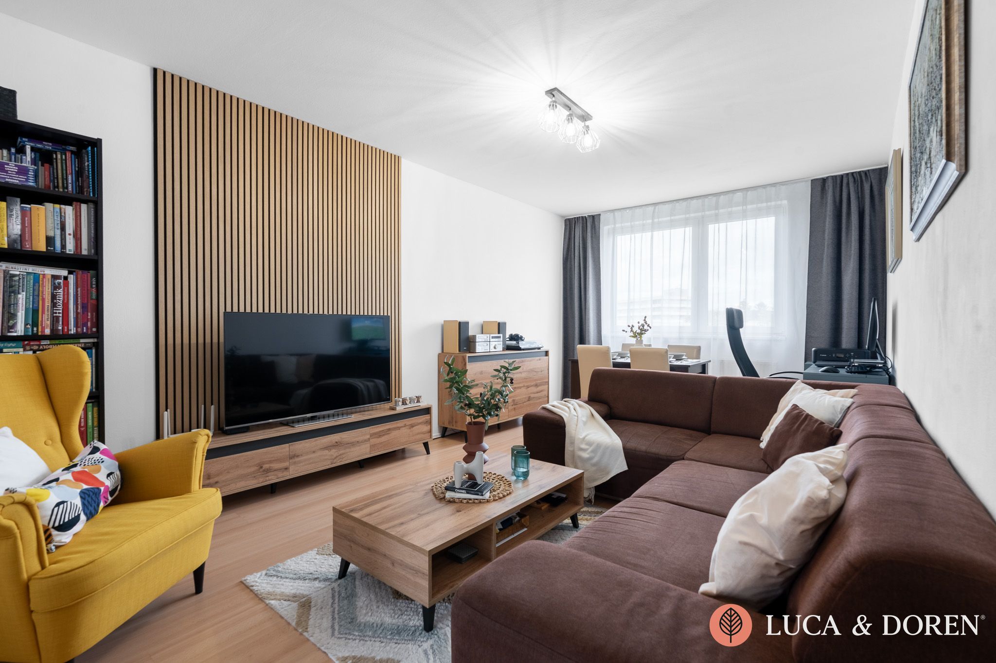 2901075010_6ab625969227e Na predaj | Zrekonštruovaný 4-izbový byt | Trenčín- Bavlnárska | loggia | 2 pivnice | výťah | možnosť garáže – Obrázok 1