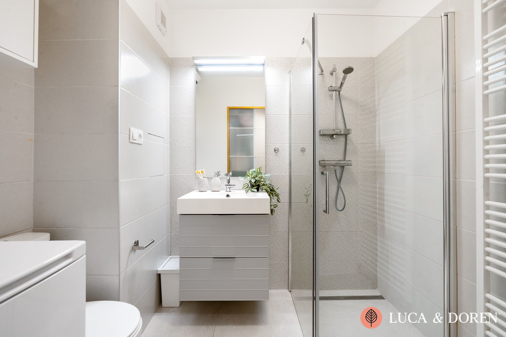 4112792290_6abcaa12a13c8 REZERVOVANÉ | LUCA & DOREN | Zrekonštruovaná garsónka s balkónom | 22 m² | Trenčianske Teplice – Obrázok 1