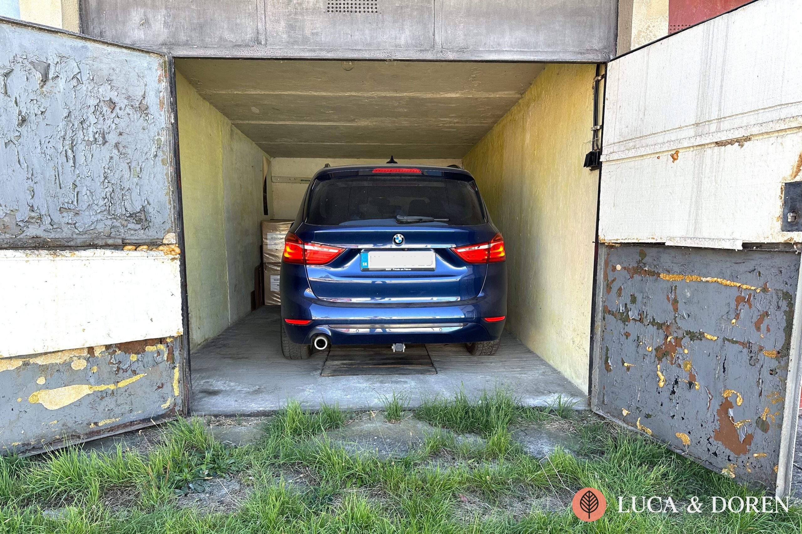 2136095637_6ad8638952c99 LUCA & DOREN | Na predaj | Garáž | Ul. Soblahovská | Trenčín – Obrázok 1