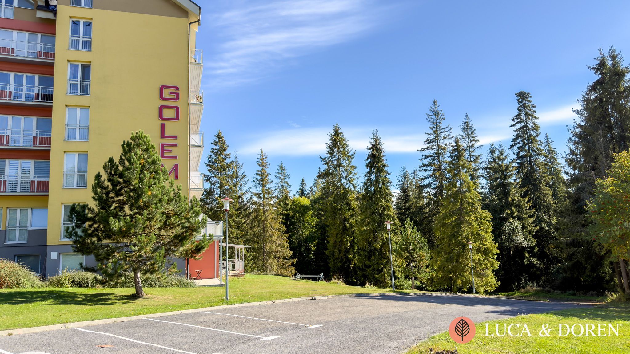 2958624298_6acc8c7d5ff1d LUCA & DOREN | Na predaj | 2-izbový byt | 52,43 m² | Byt v súkromnom areáli s výhľadom na Tatry a vlastnou terasou – Obrázok 1